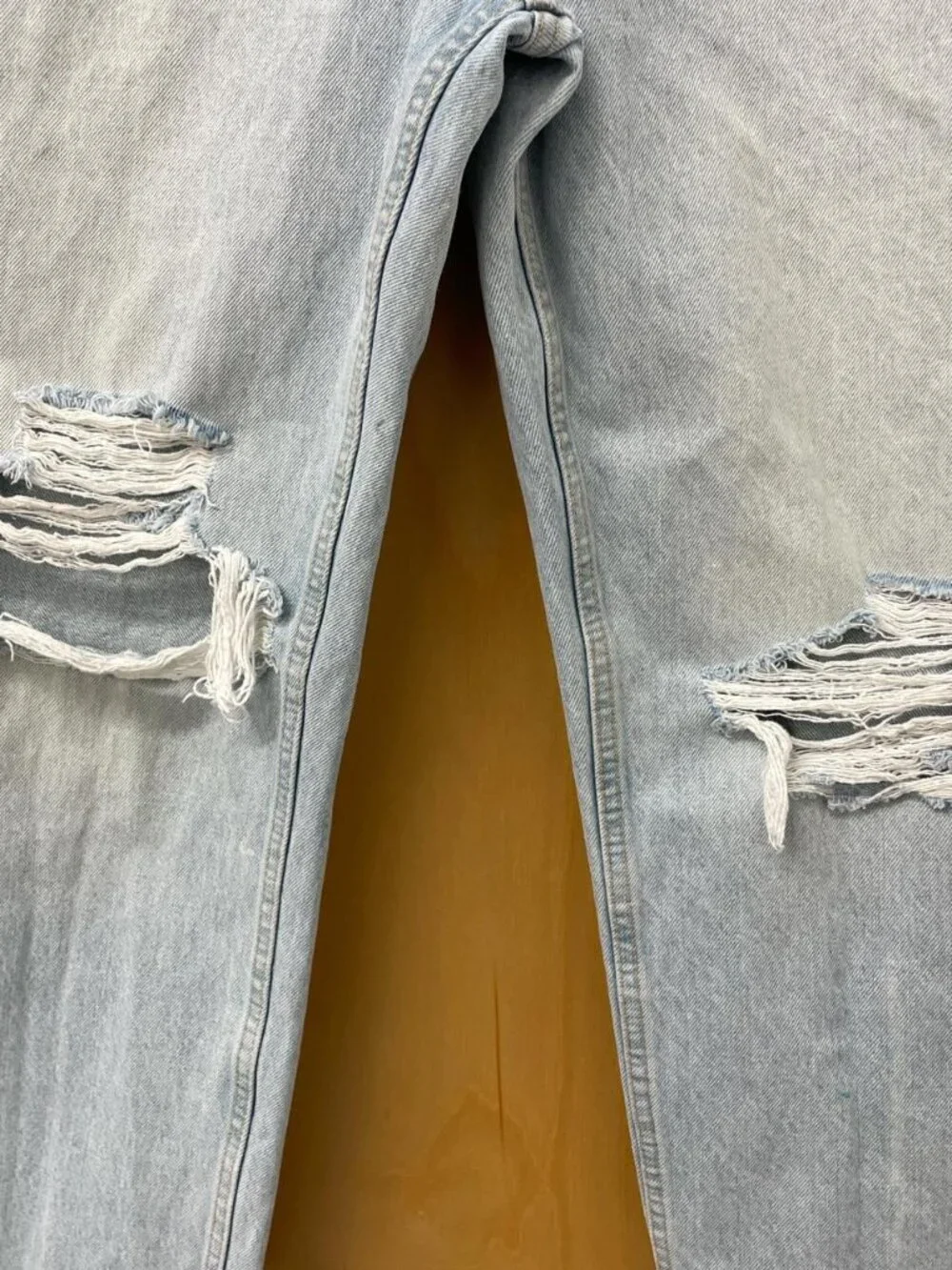 Zara Women's Light Blue Distressed Jeans